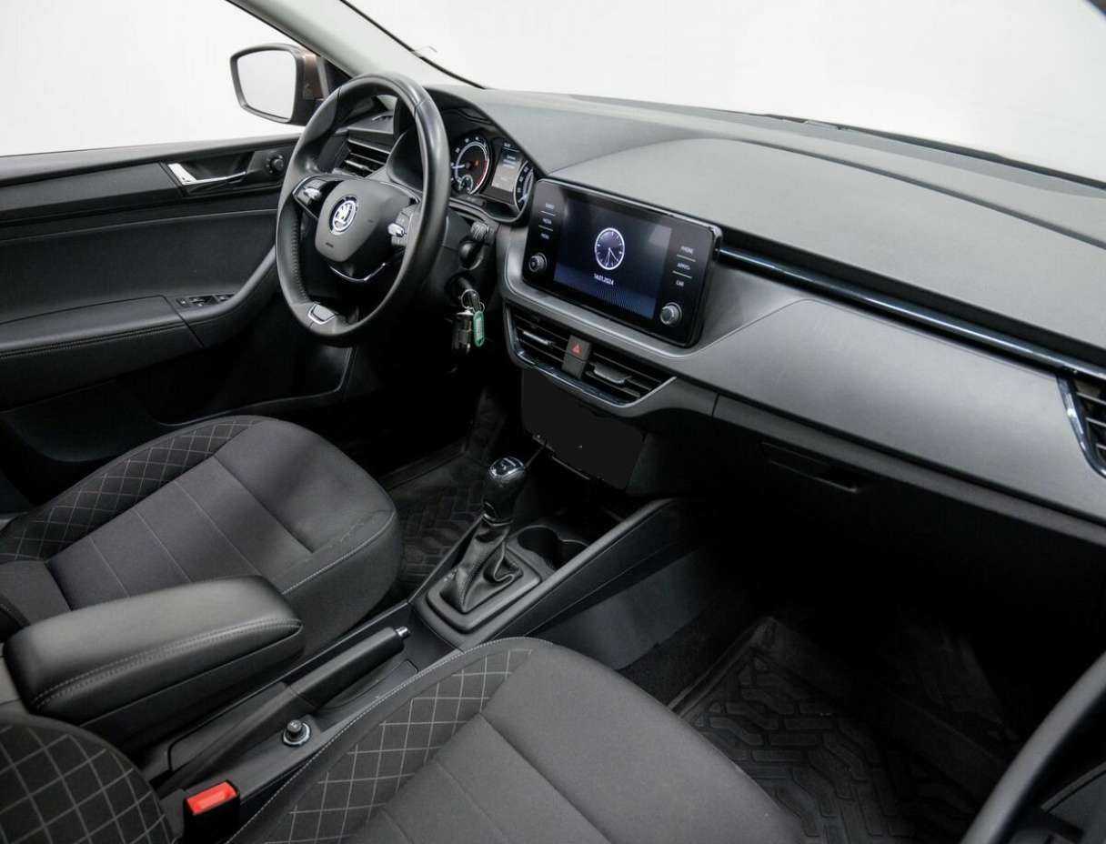 Skoda Rapid с пробегом — 2021 год. Фото: #6
