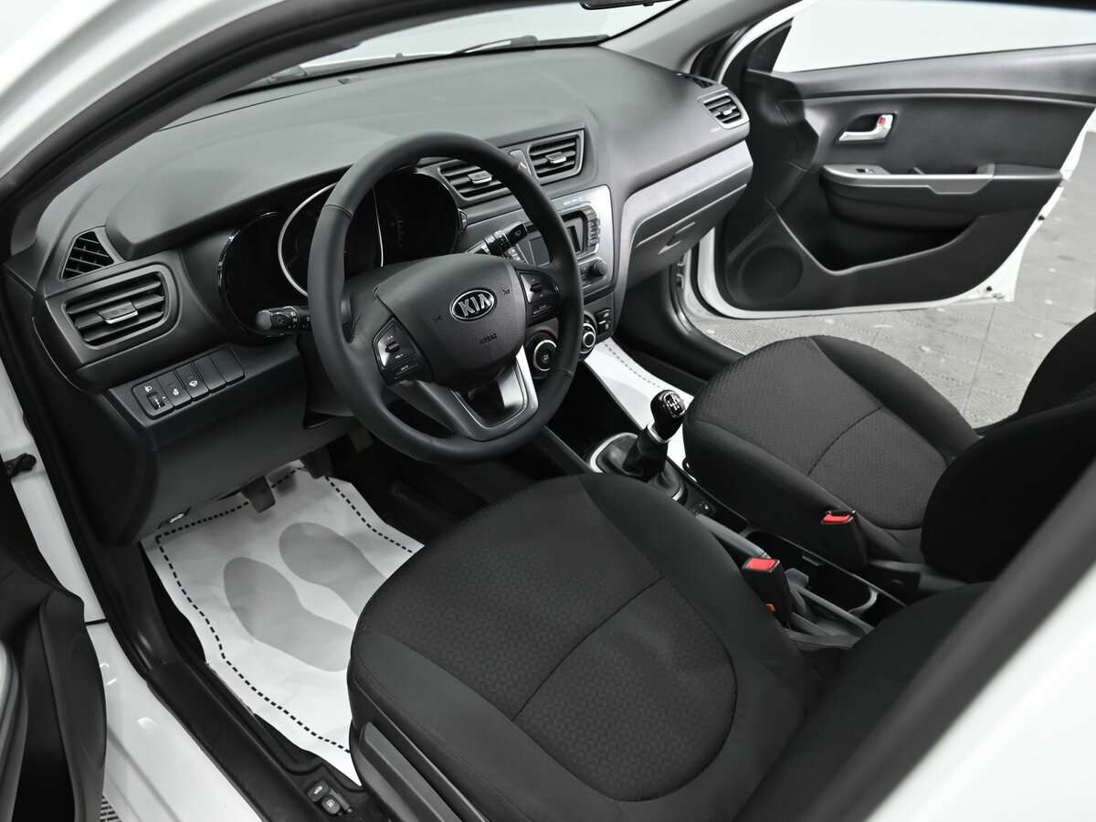 Kia Rio с пробегом — 2013 год. Фото: #7