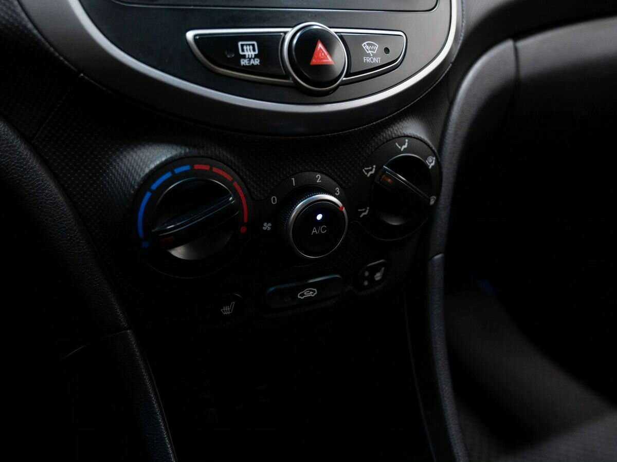 Hyundai Solaris с пробегом — 2015 год. Фото: #21