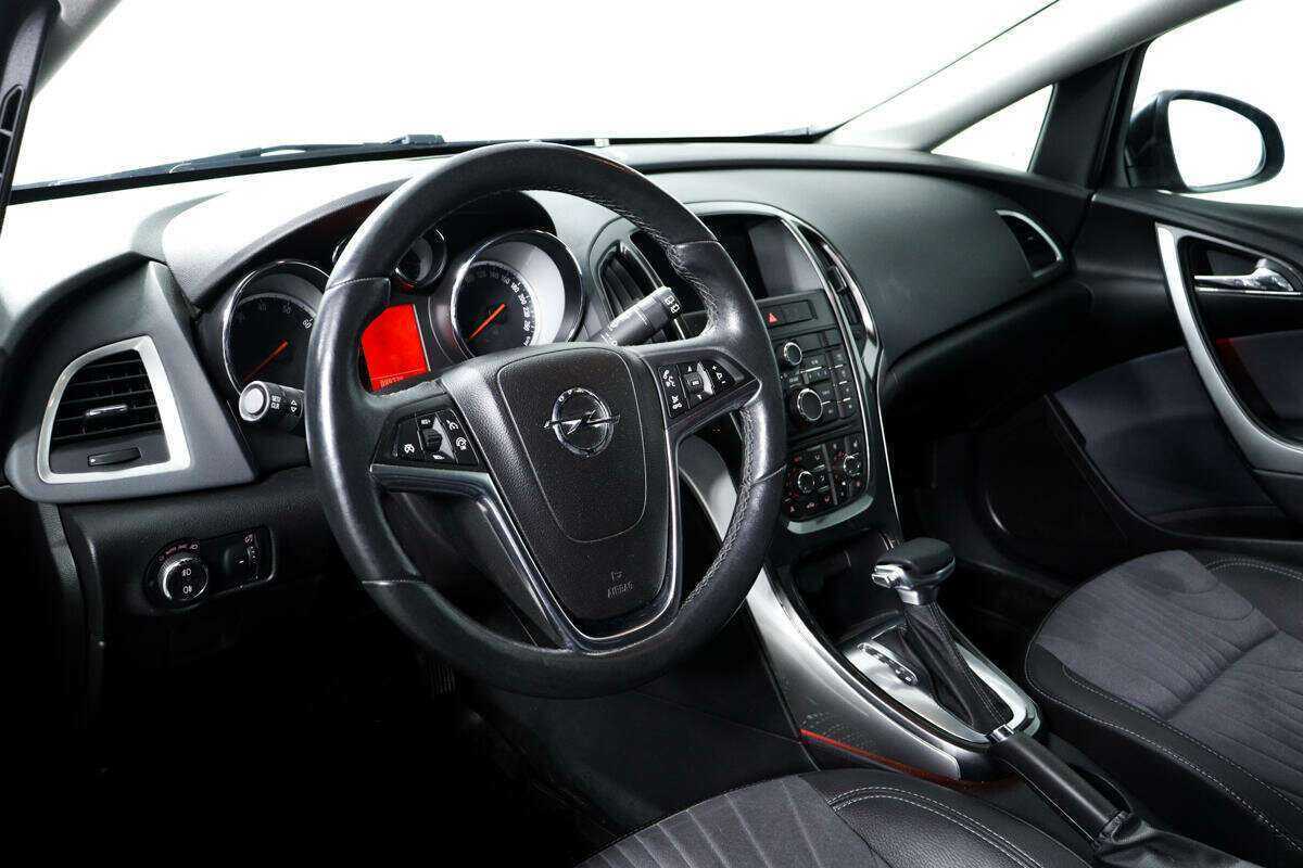 Opel Astra с пробегом — 2014 год. Фото: #12