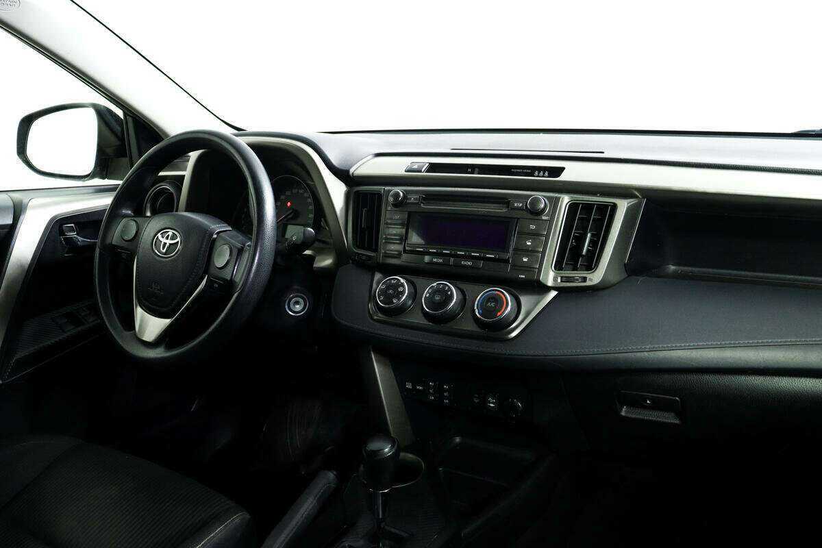 Toyota RAV4 с пробегом — 2015 год. Фото: #7