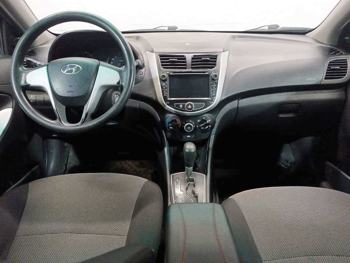Hyundai Solaris с пробегом — 2012 год. Фото: #8
