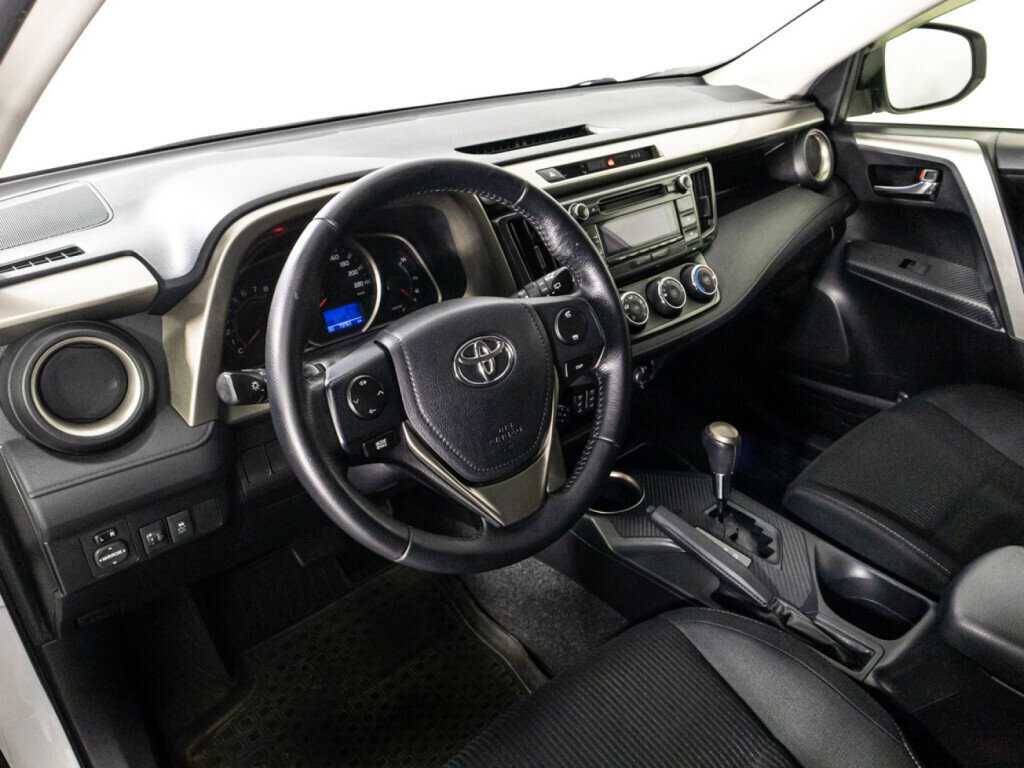 Toyota RAV4 с пробегом — 2013 год. Фото: #10