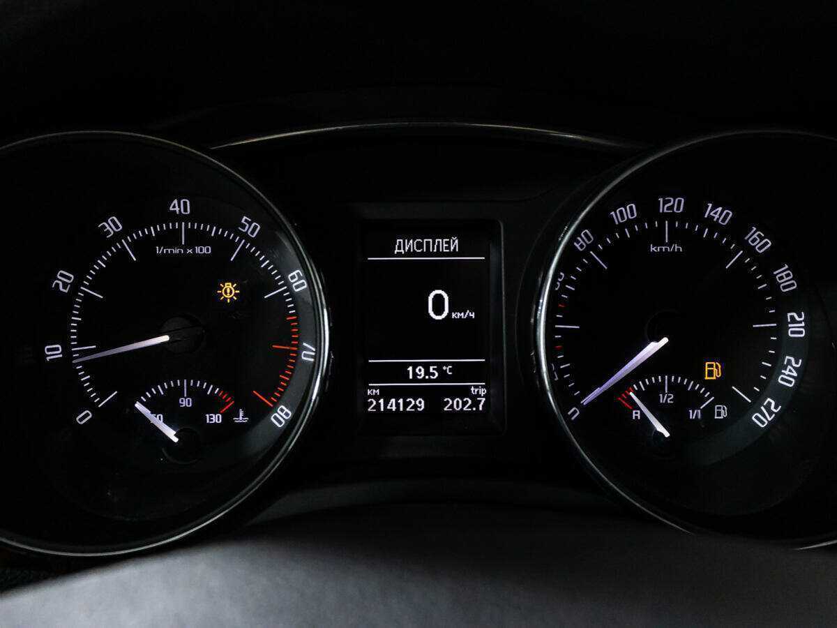 Skoda Superb с пробегом — 2012 год. Фото: #11