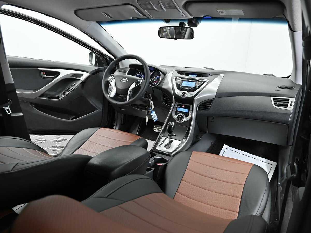 Hyundai Elantra с пробегом — 2012 год. Фото: #10