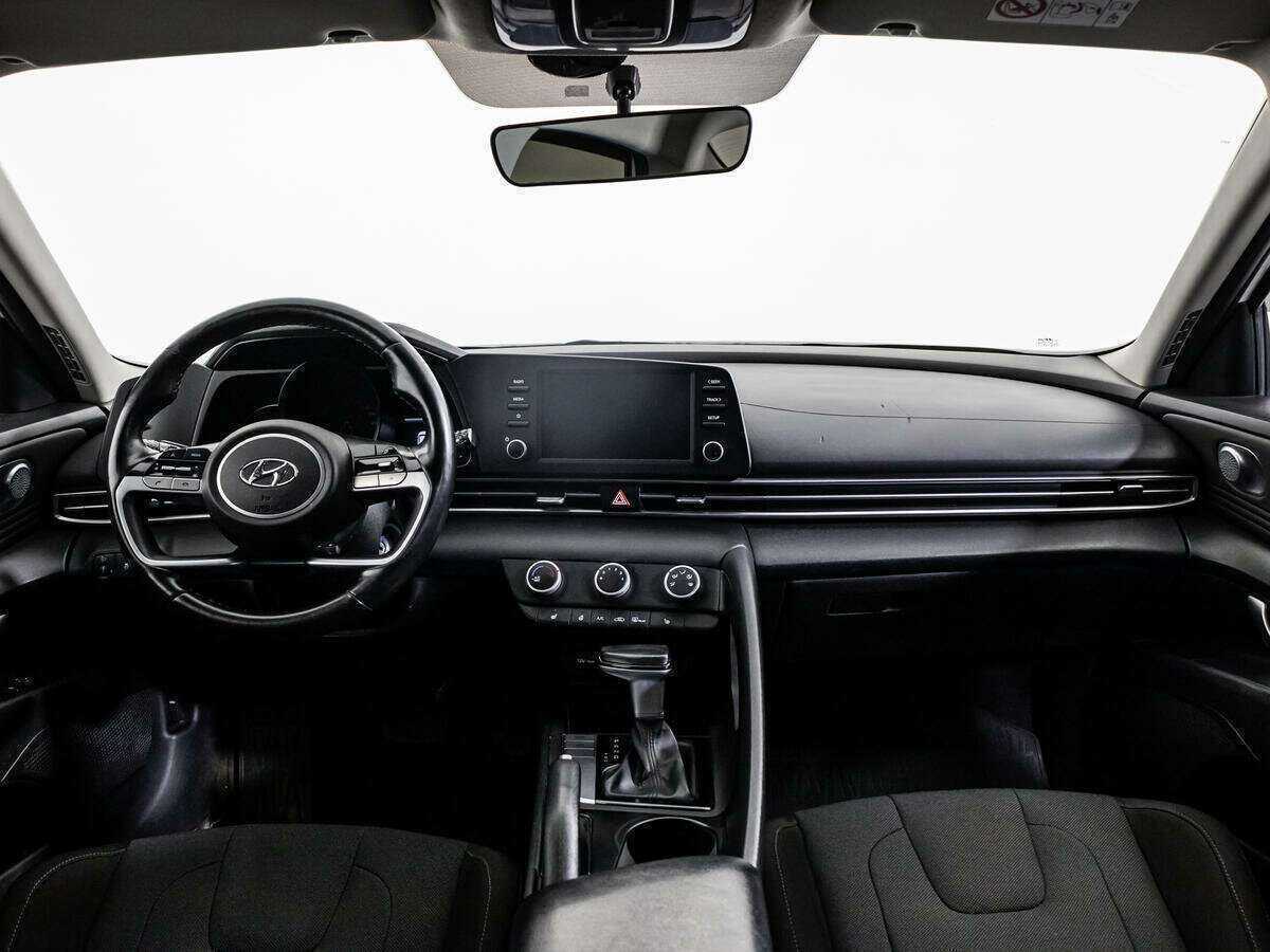 Hyundai Elantra с пробегом — 2020 год. Фото: #10