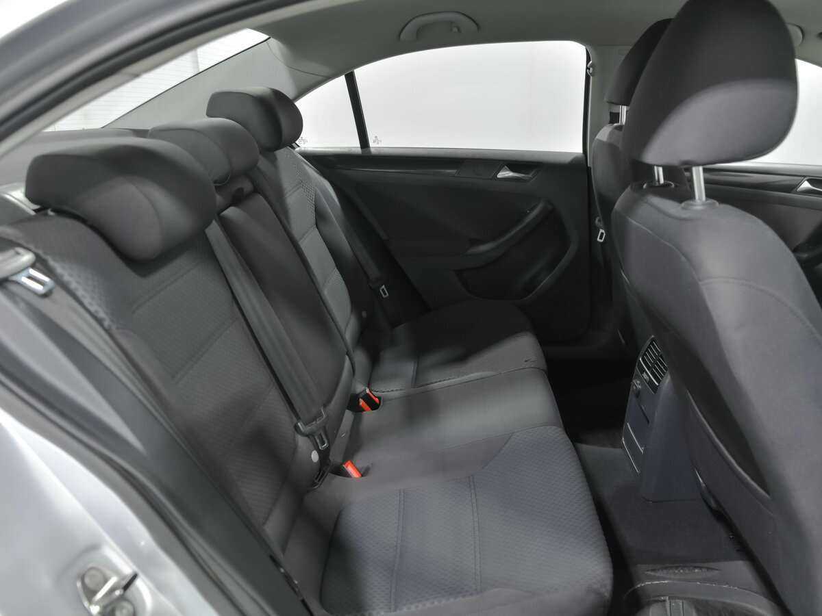 Volkswagen Jetta с пробегом — 2012 год. Фото: #11