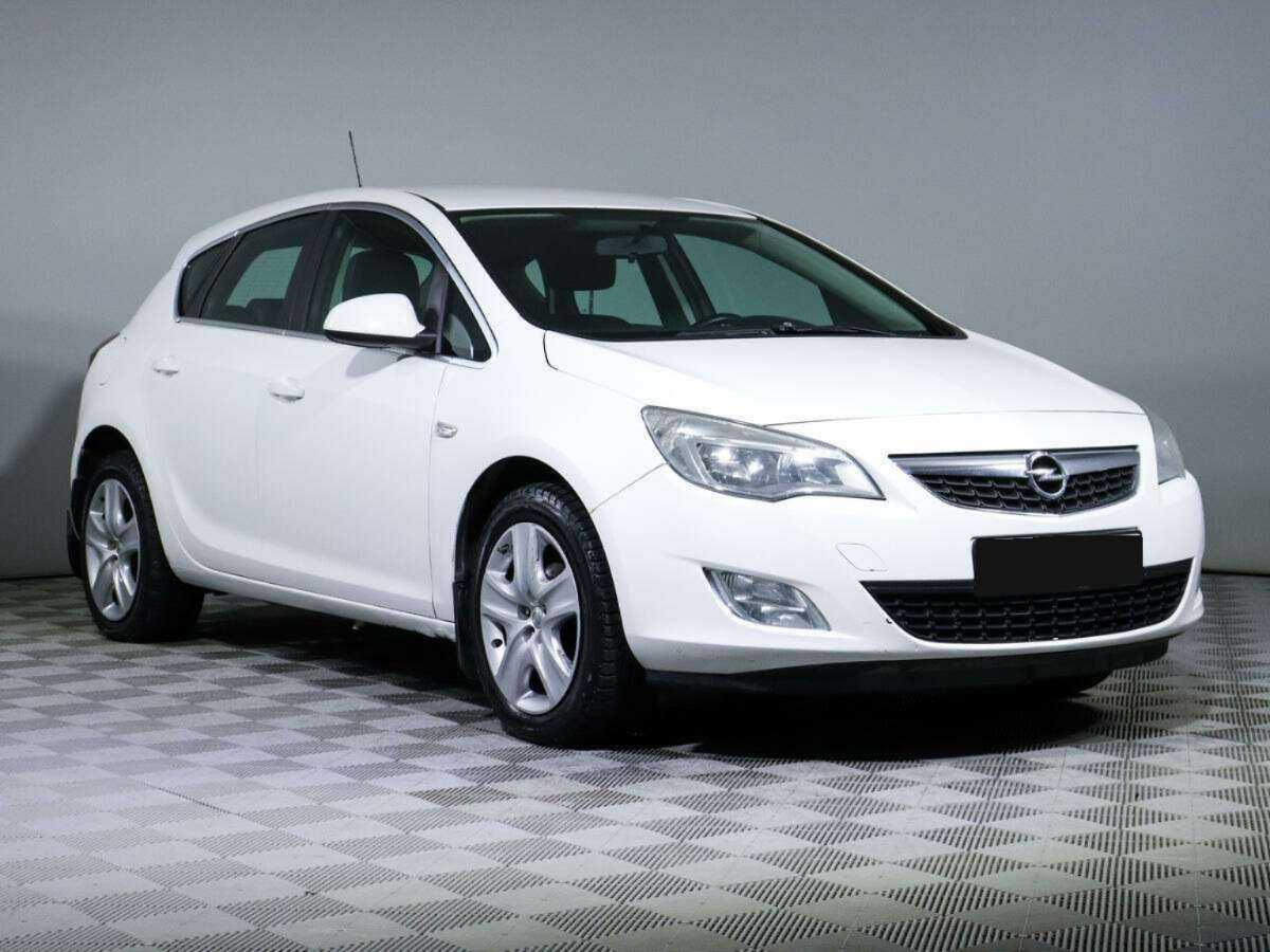 Opel Astra с пробегом — 2012 год. Фото: #2