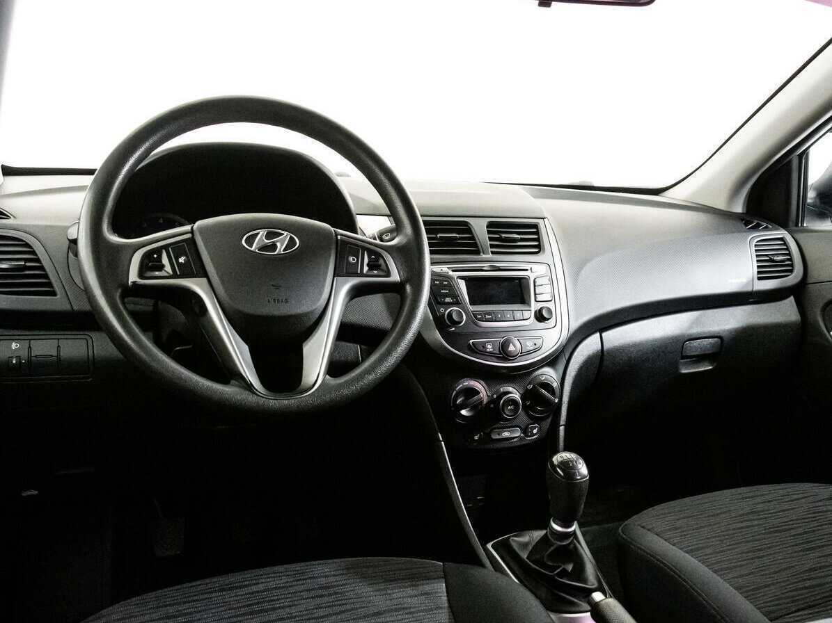 Hyundai Solaris с пробегом — 2015 год. Фото: #10