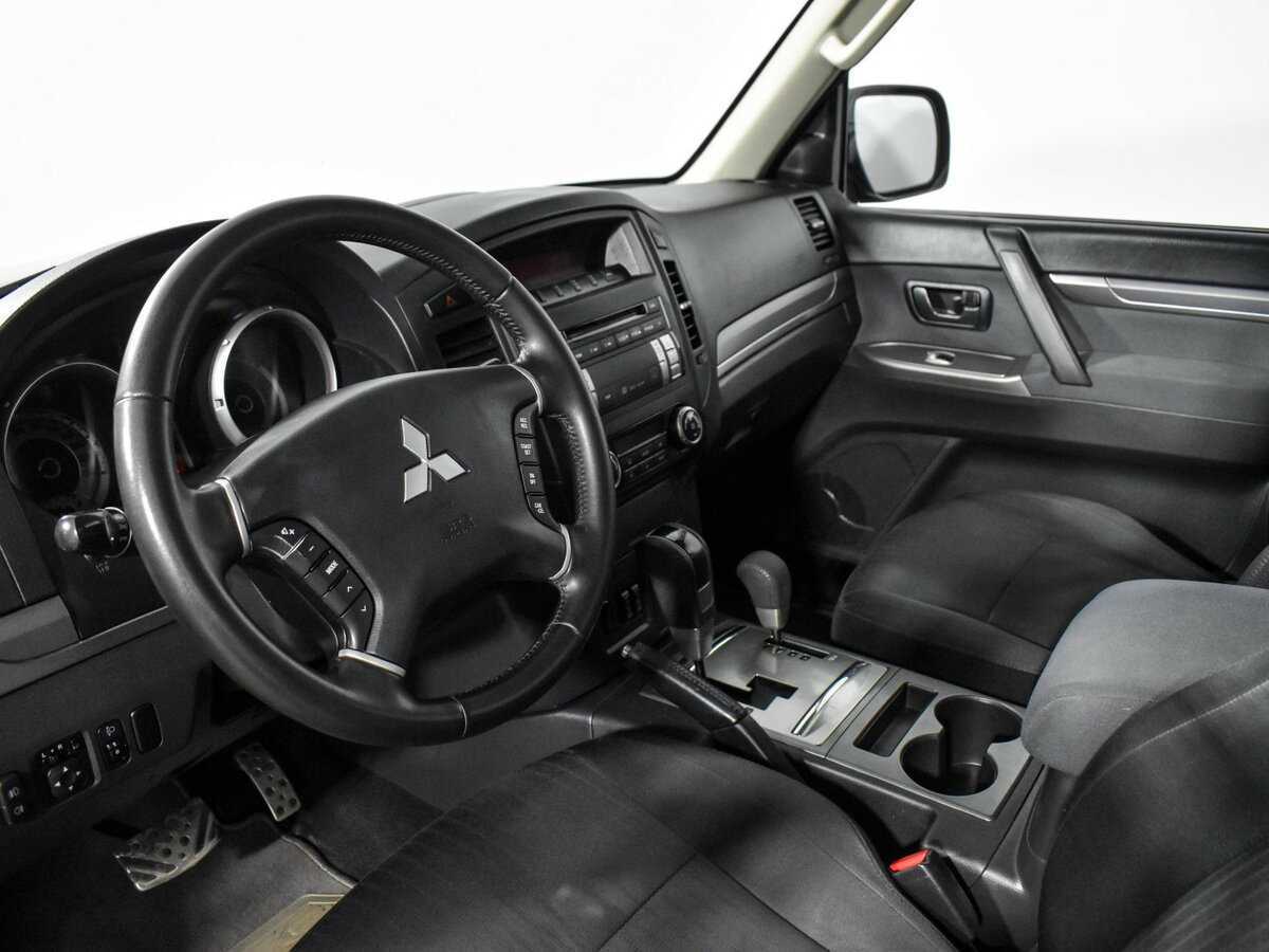 Mitsubishi Pajero с пробегом — 2013 год. Фото: #6