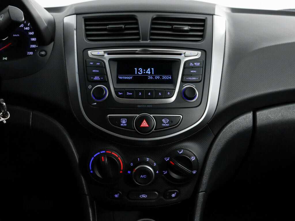 Hyundai Solaris с пробегом — 2015 год. Фото: #13