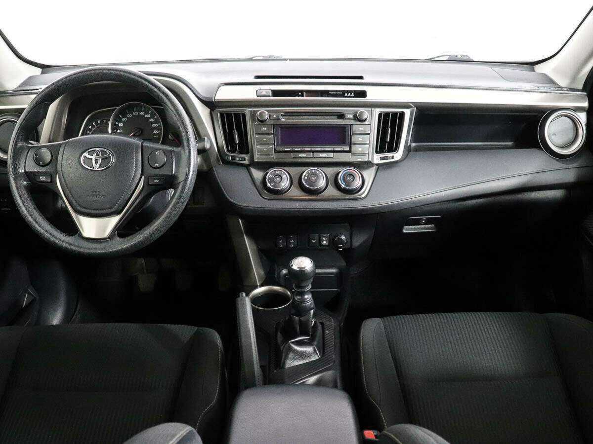 Toyota RAV4 с пробегом — 2015 год. Фото: #9