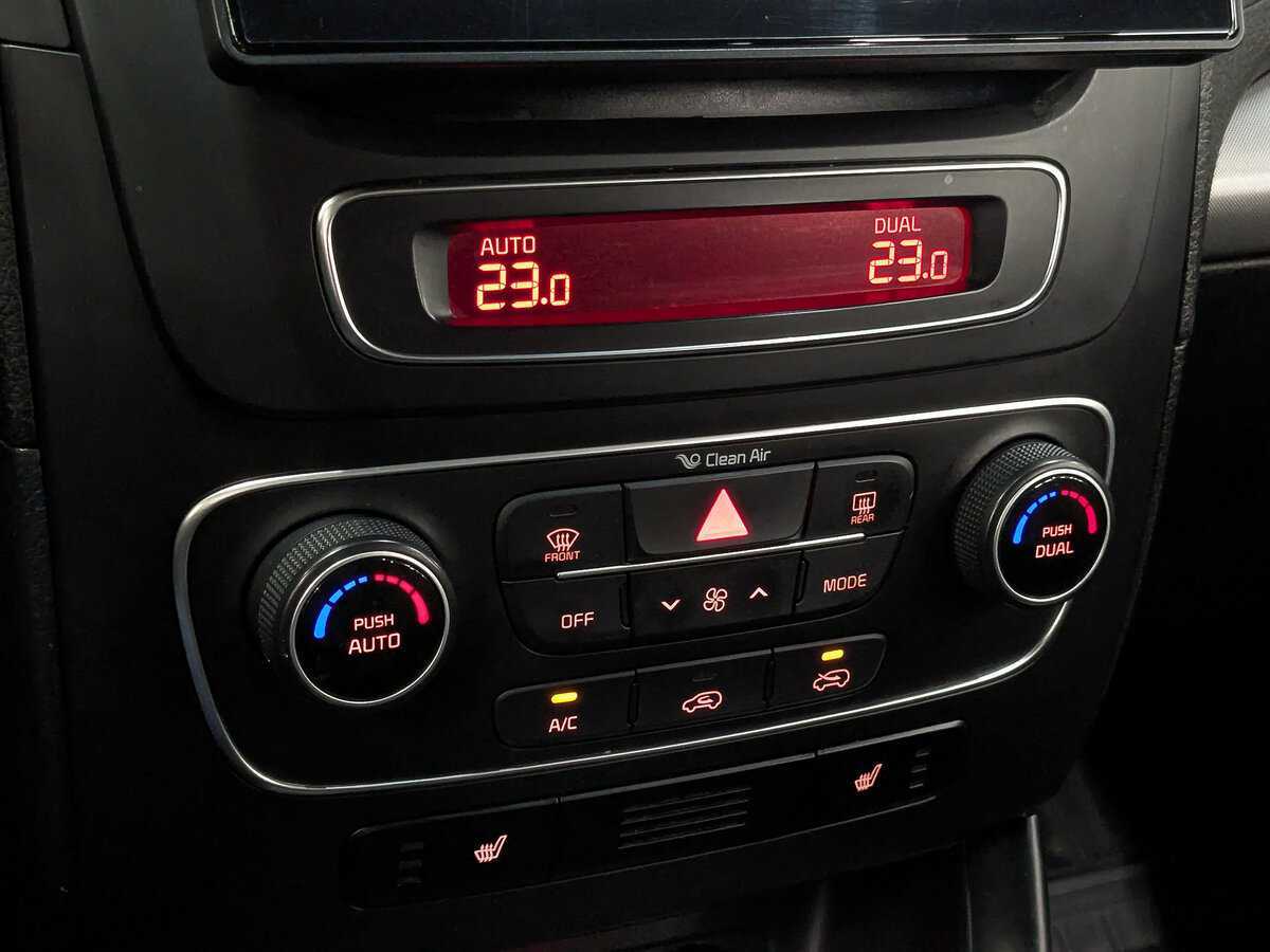 Kia Sorento с пробегом — 2015 год. Фото: #20