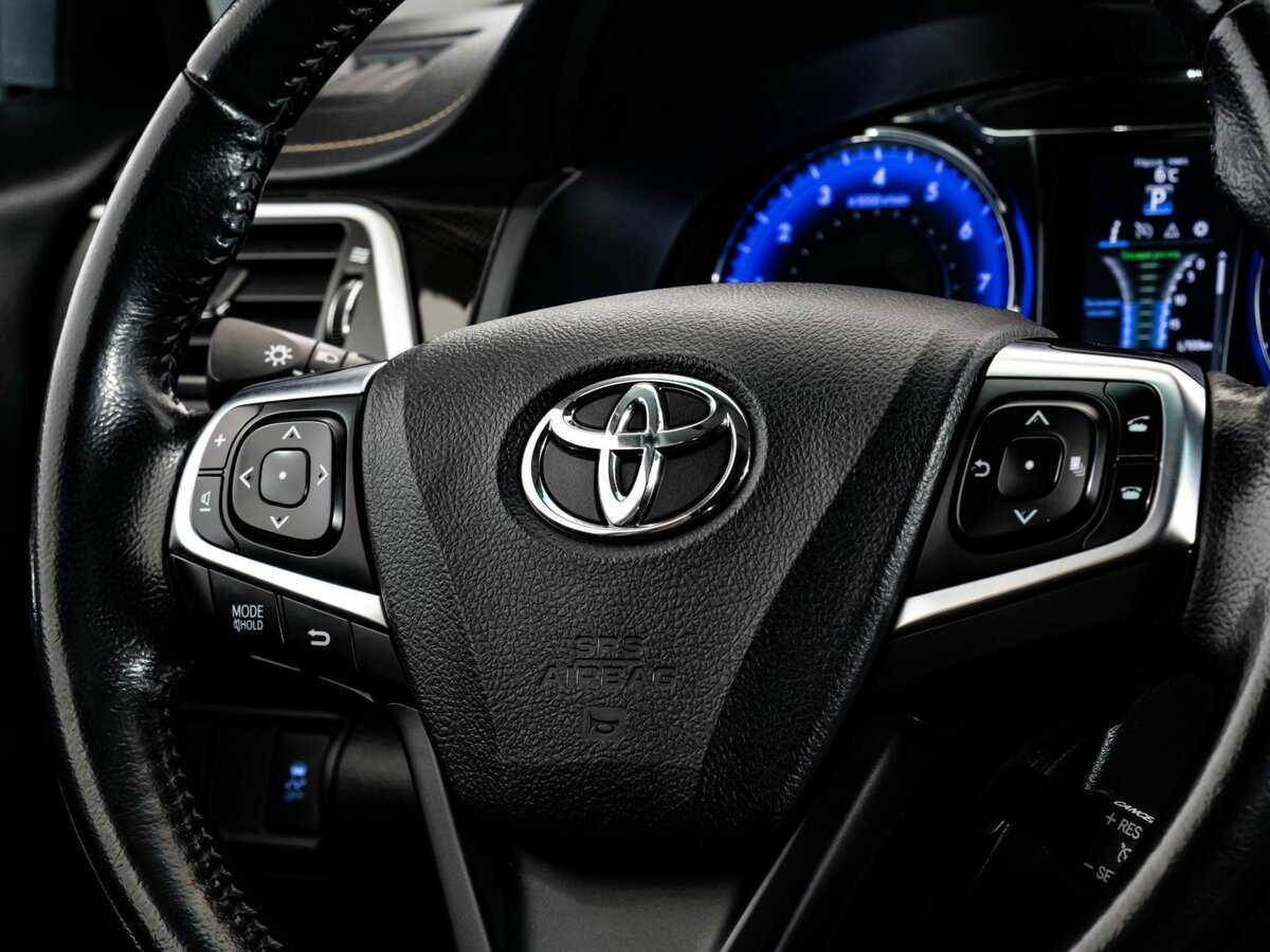Toyota Camry с пробегом — 2015 год. Фото: #10