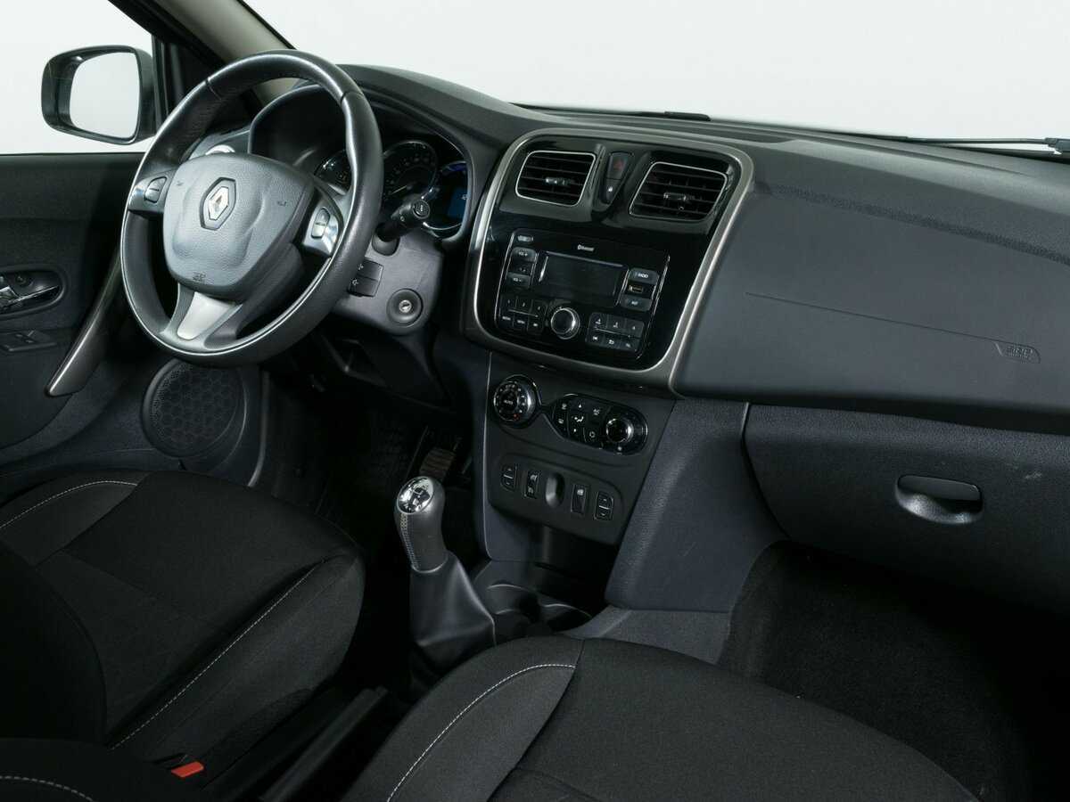 Renault Sandero с пробегом — 2017 год. Фото: #7