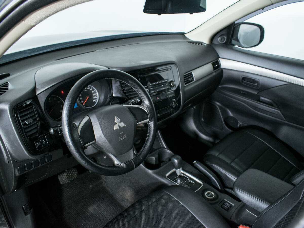 Mitsubishi Outlander с пробегом — 2014 год. Фото: #12