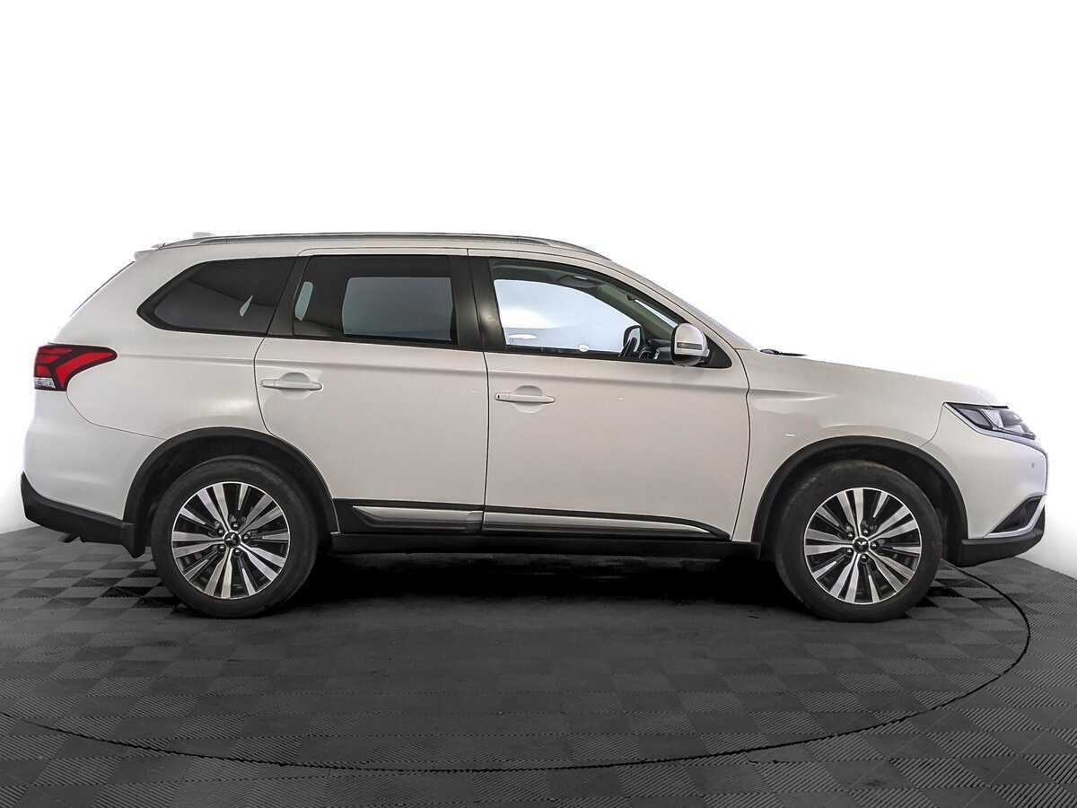 Mitsubishi Outlander с пробегом — 2019 год. Фото: #3