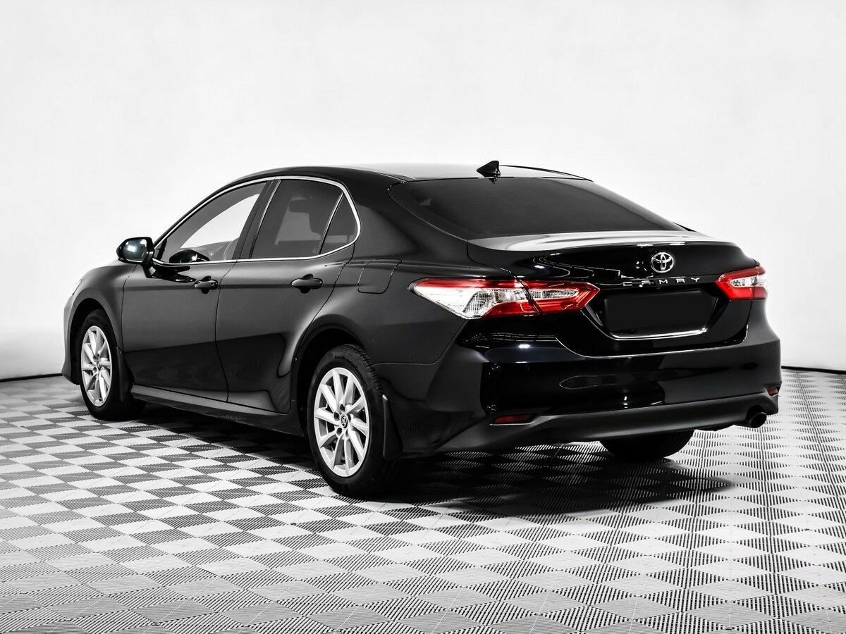 Toyota Camry с пробегом — 2021 год. Фото: #6