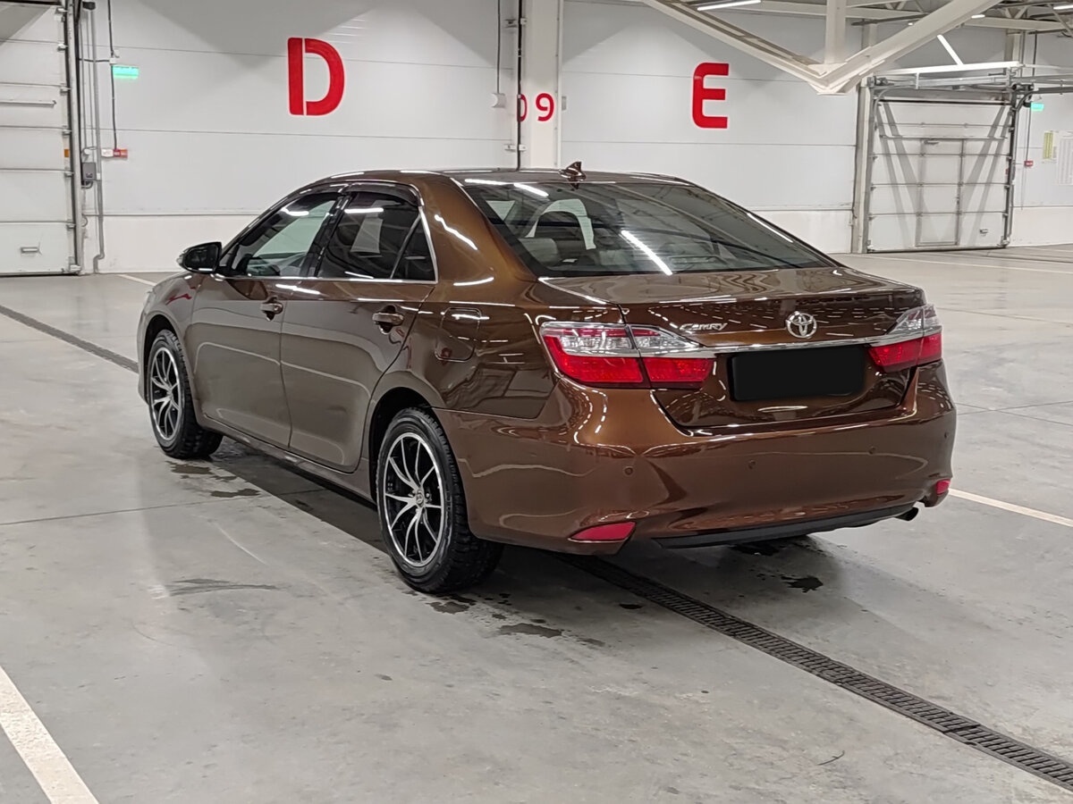 Toyota Camry с пробегом — 2017 год. Фото: #6