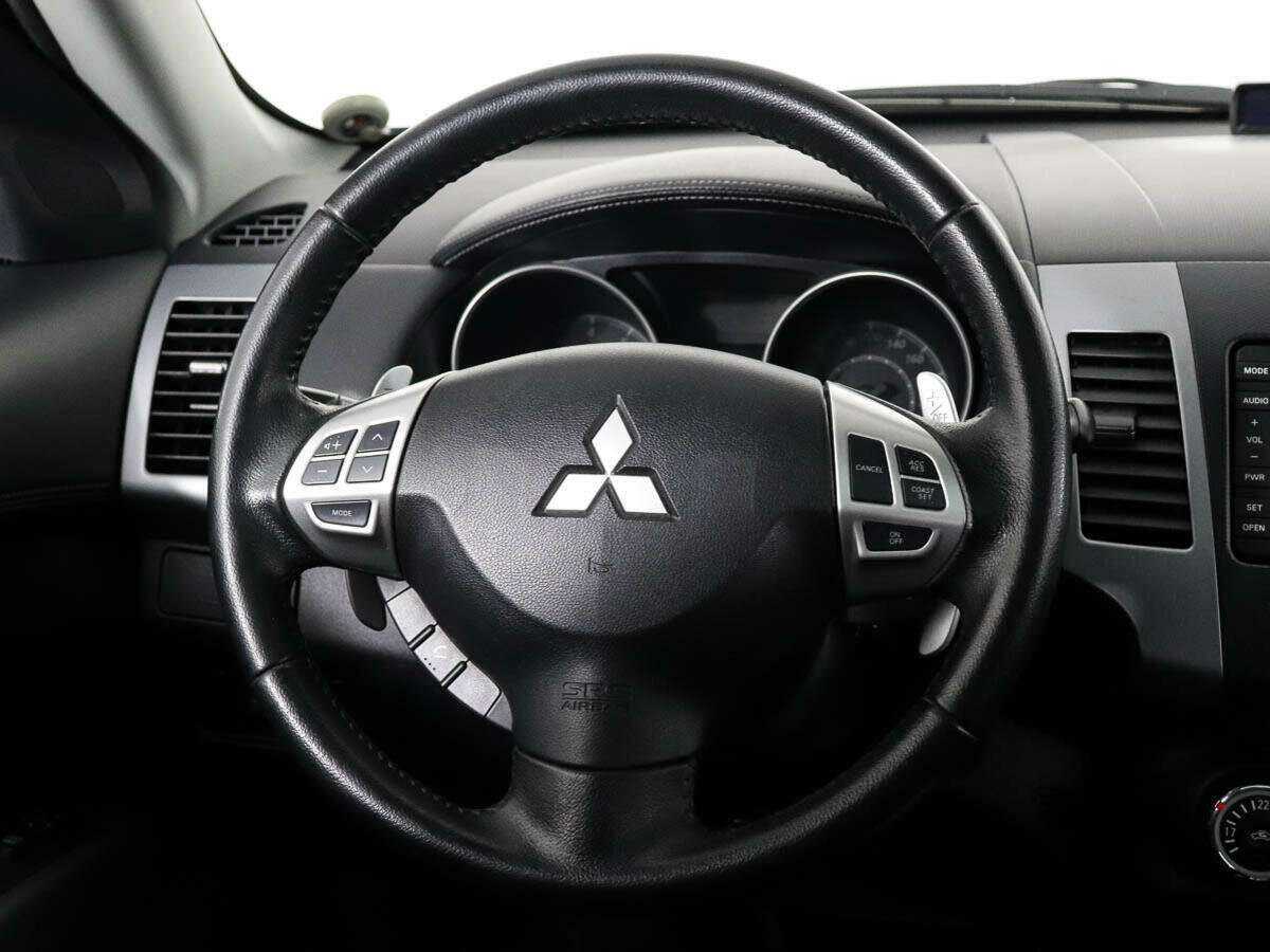 Mitsubishi Outlander с пробегом — 2012 год. Фото: #11