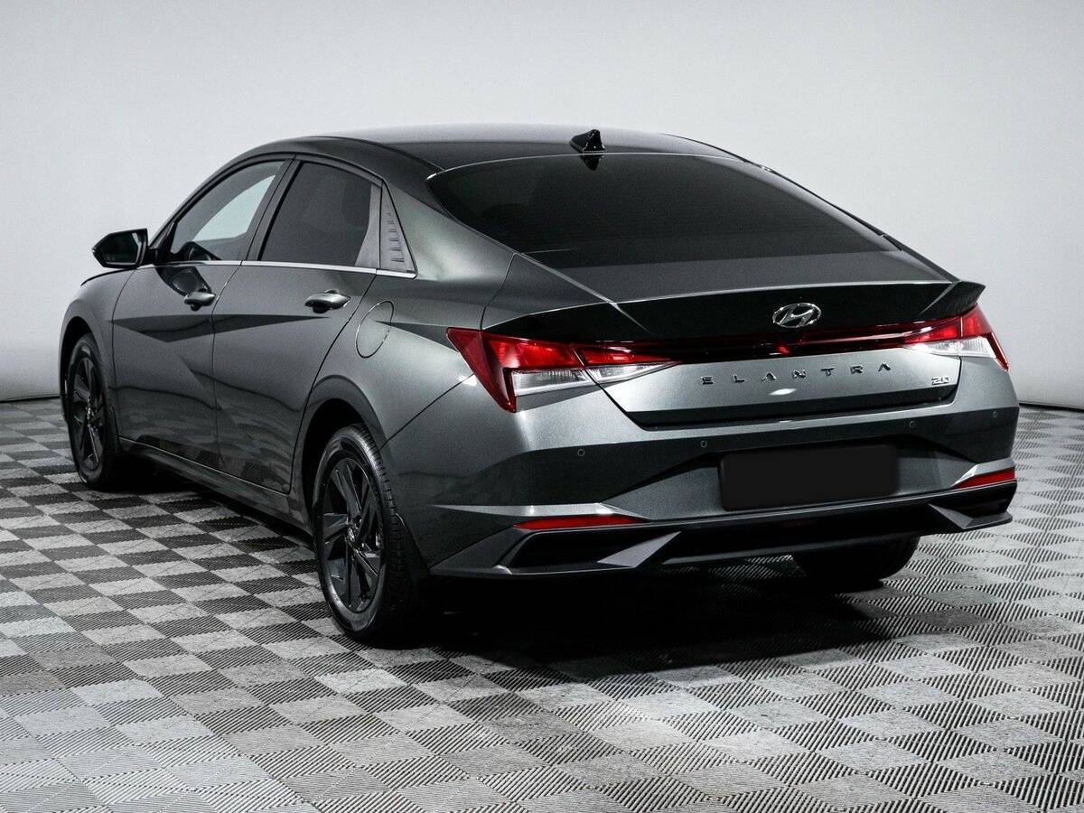 Hyundai Elantra с пробегом — 2021 год. Фото: #6