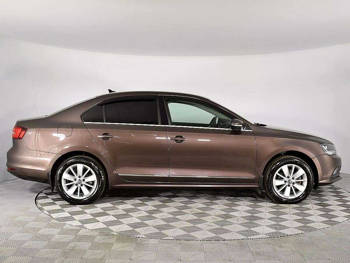 Volkswagen Jetta с пробегом — 2017 год. Фото: #3