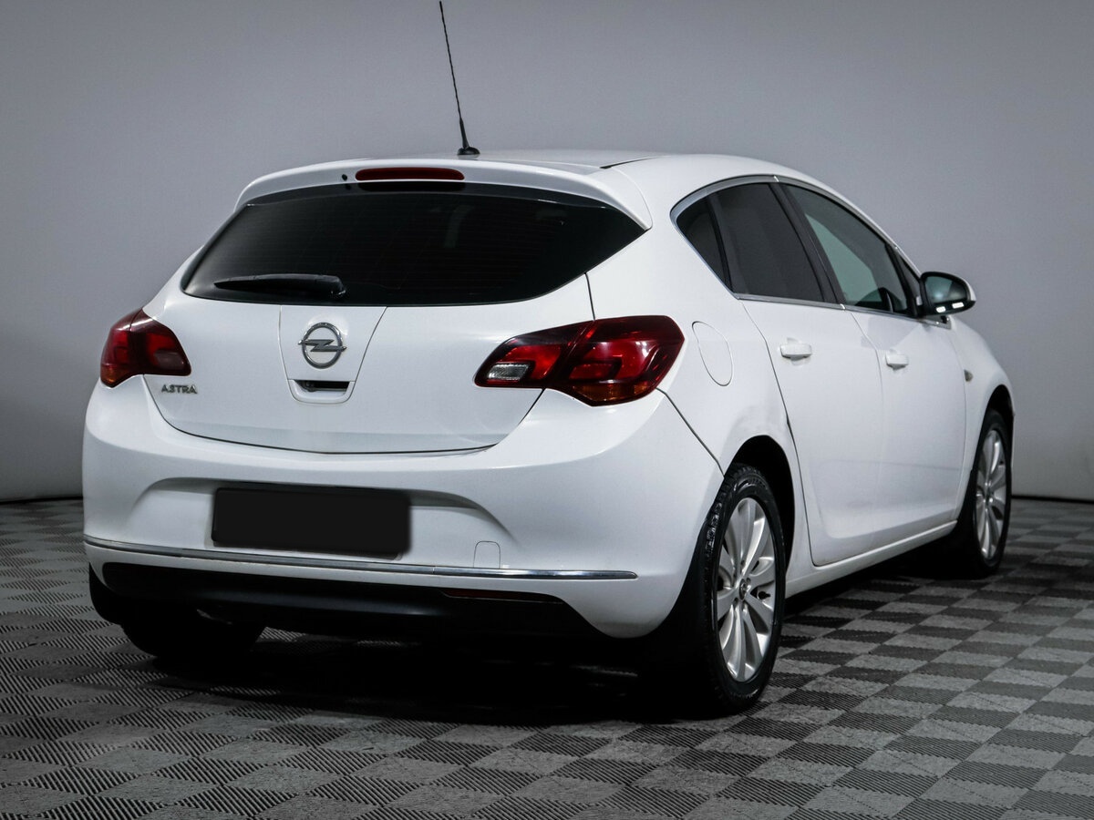 Opel Astra с пробегом — 2014 год. Фото: #3