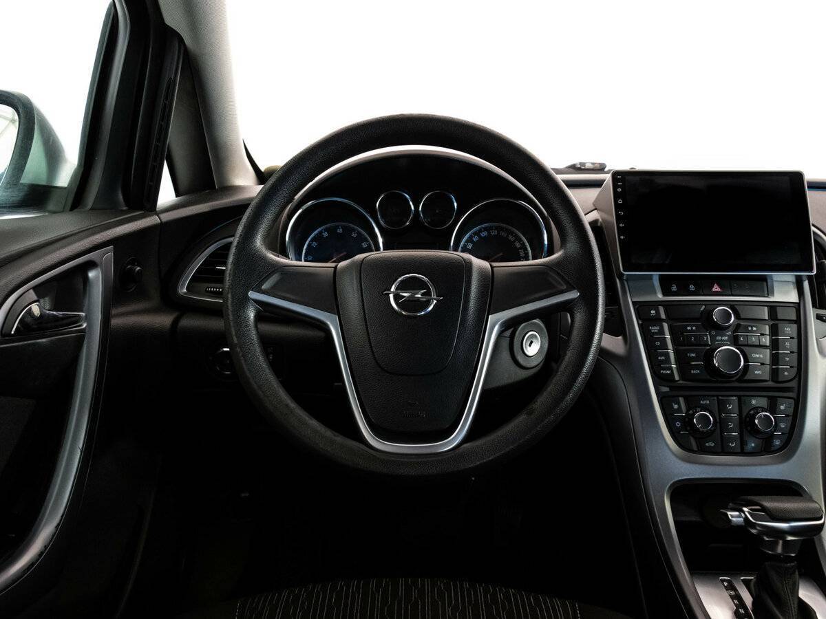 Opel Astra с пробегом — 2013 год. Фото: #10