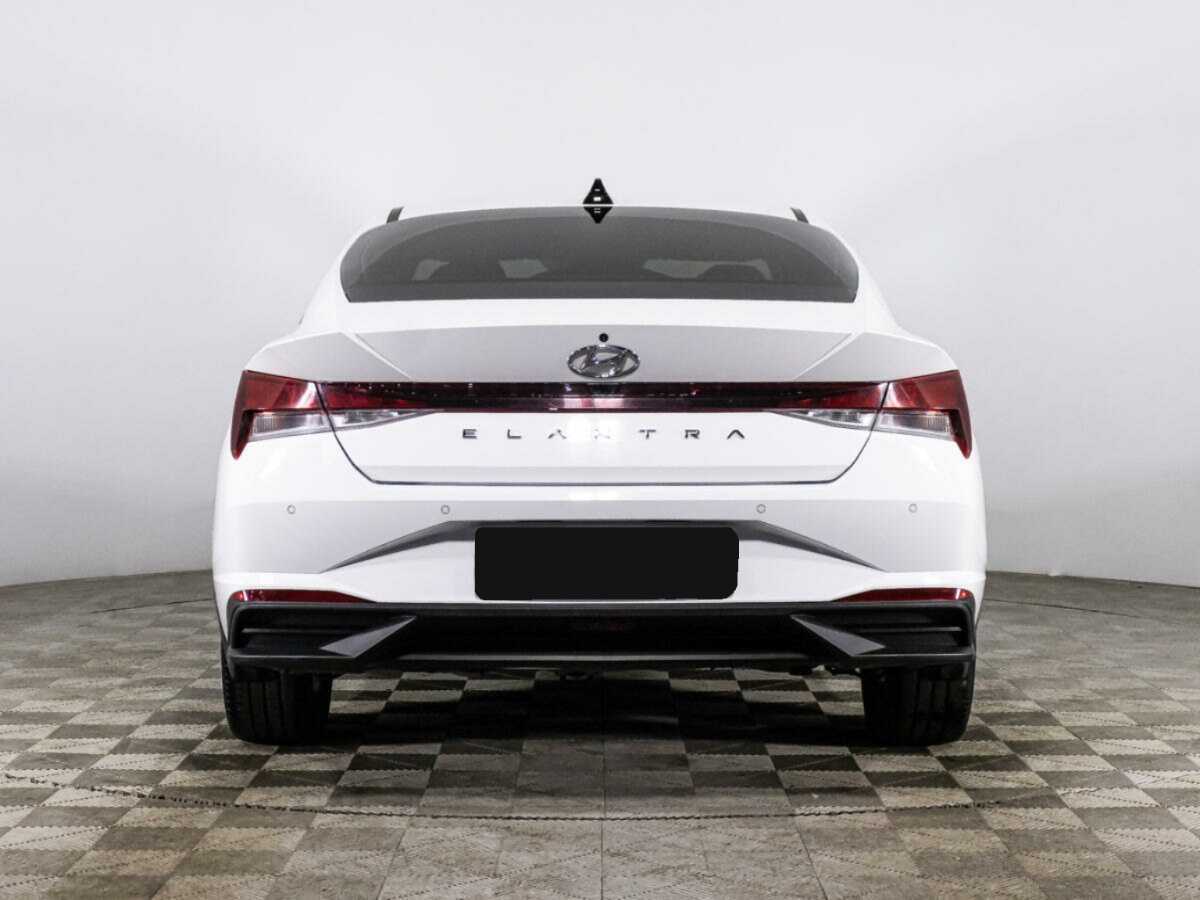 Hyundai Elantra с пробегом — 2021 год. Фото: #5