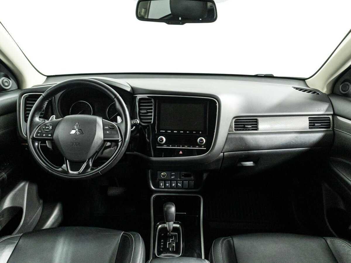 Mitsubishi Outlander с пробегом — 2020 год. Фото: #12