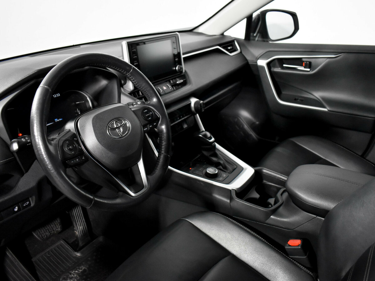 Toyota RAV4 с пробегом — 2019 год. Фото: #6
