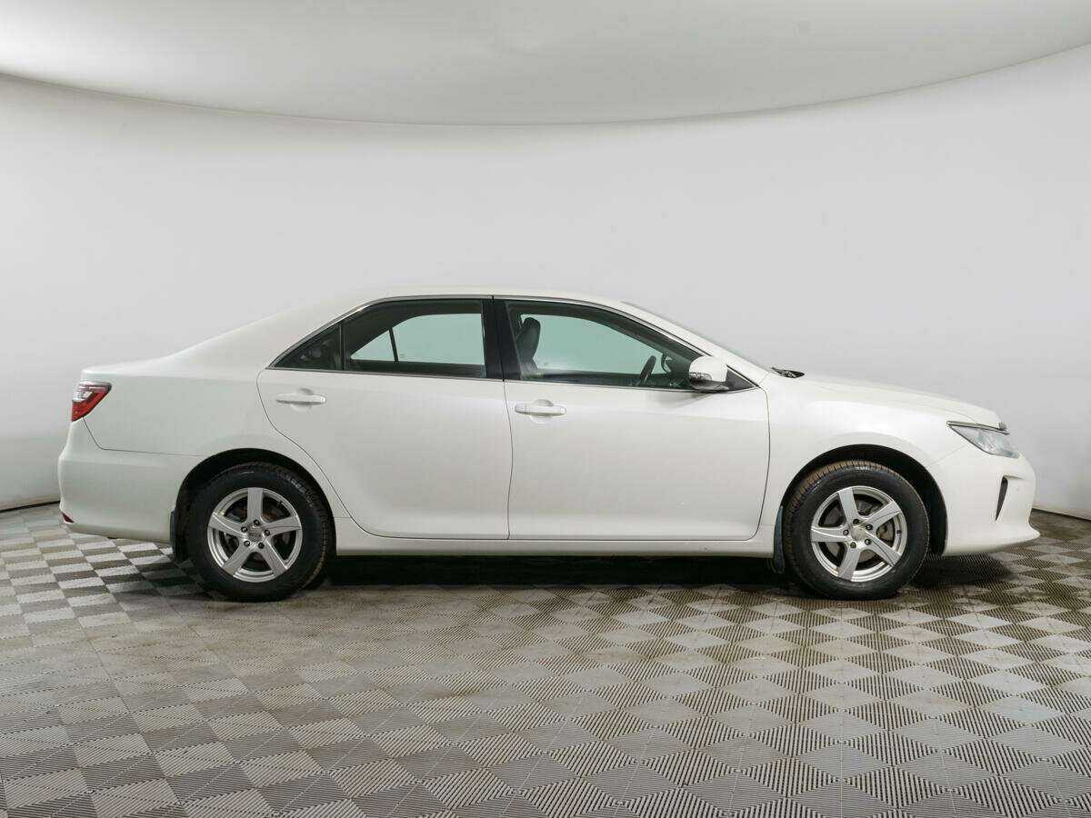 Toyota Camry с пробегом — 2016 год. Фото: #3