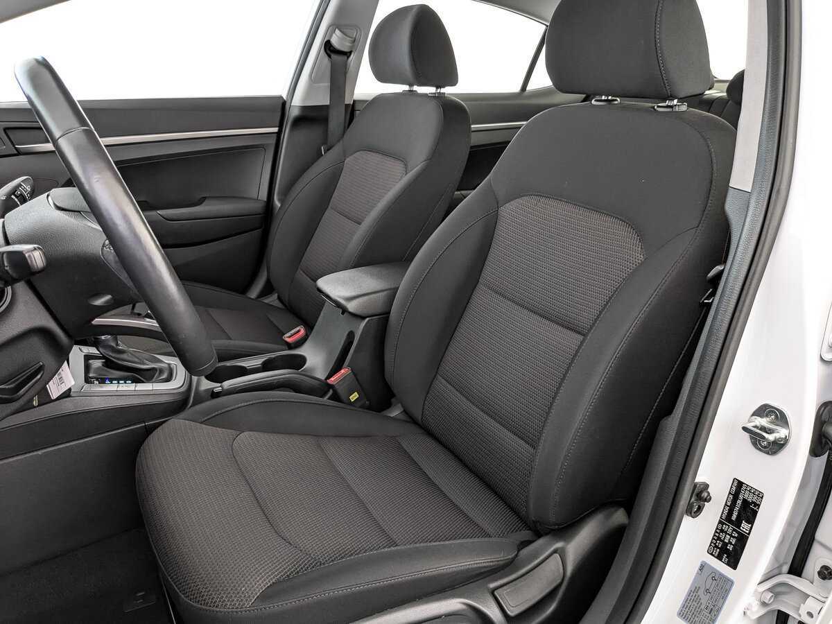 Hyundai Elantra с пробегом — 2019 год. Фото: #19
