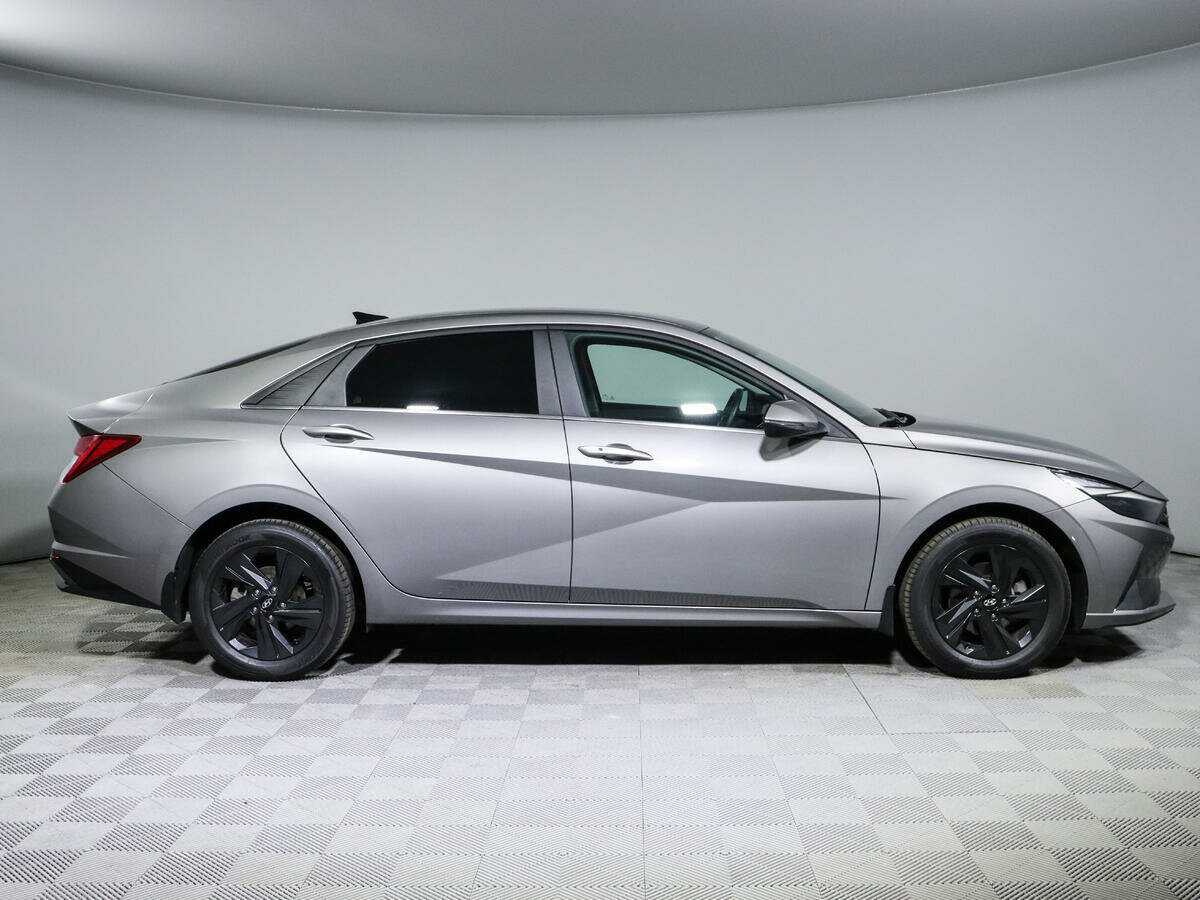 Hyundai Elantra с пробегом — 2022 год. Фото: #3