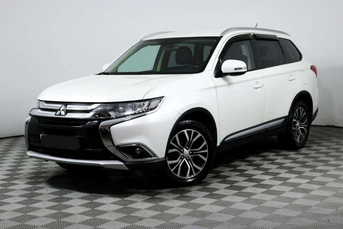 Mitsubishi Outlander с пробегом — 2015 год. Фото: #0