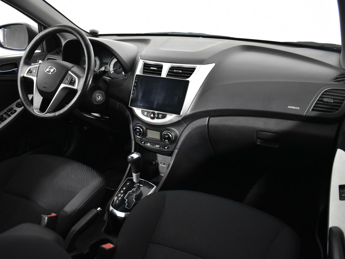 Hyundai Solaris с пробегом — 2013 год. Фото: #9