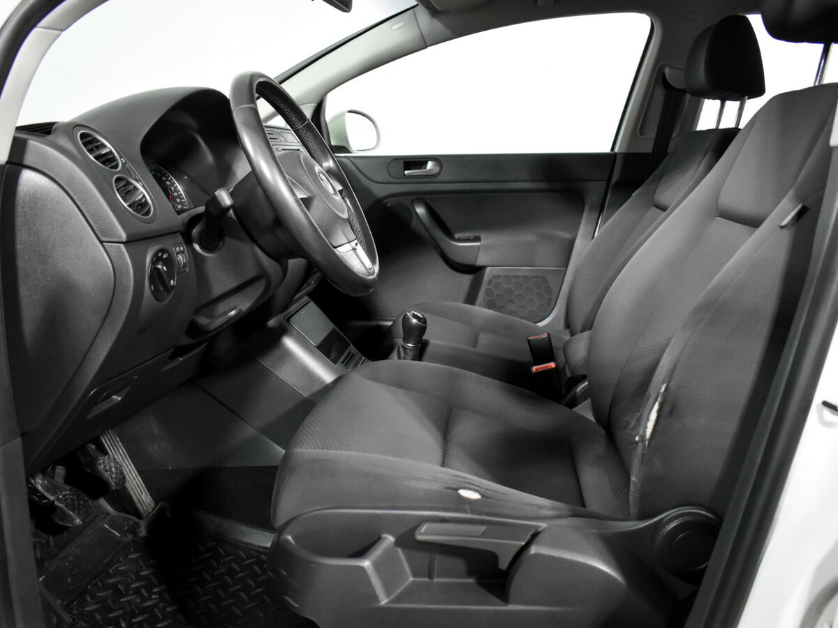 Volkswagen Golf Plus с пробегом — 2013 год. Фото: #9