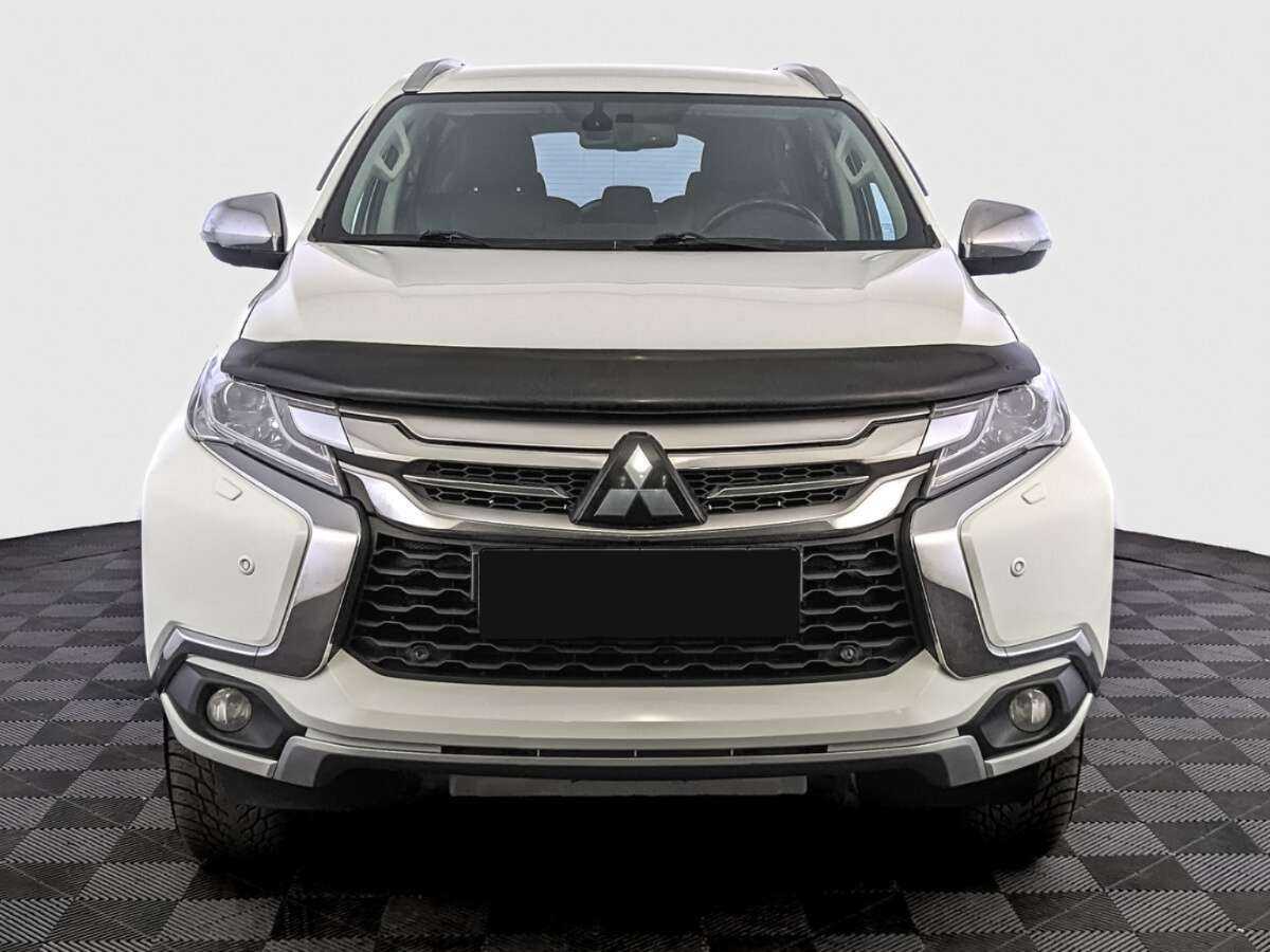 Mitsubishi Pajero Sport с пробегом — 2017 год. Фото: #1