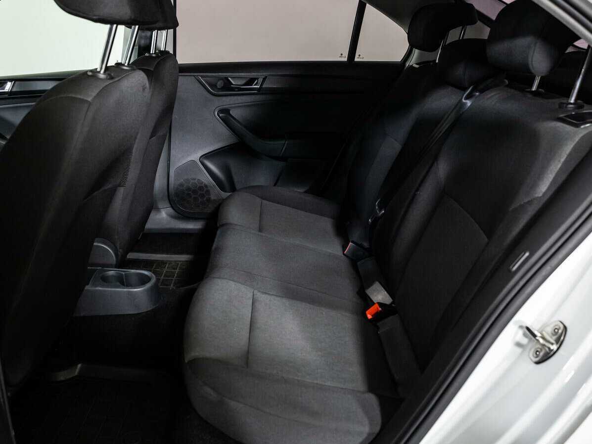 Skoda Rapid с пробегом — 2018 год. Фото: #9