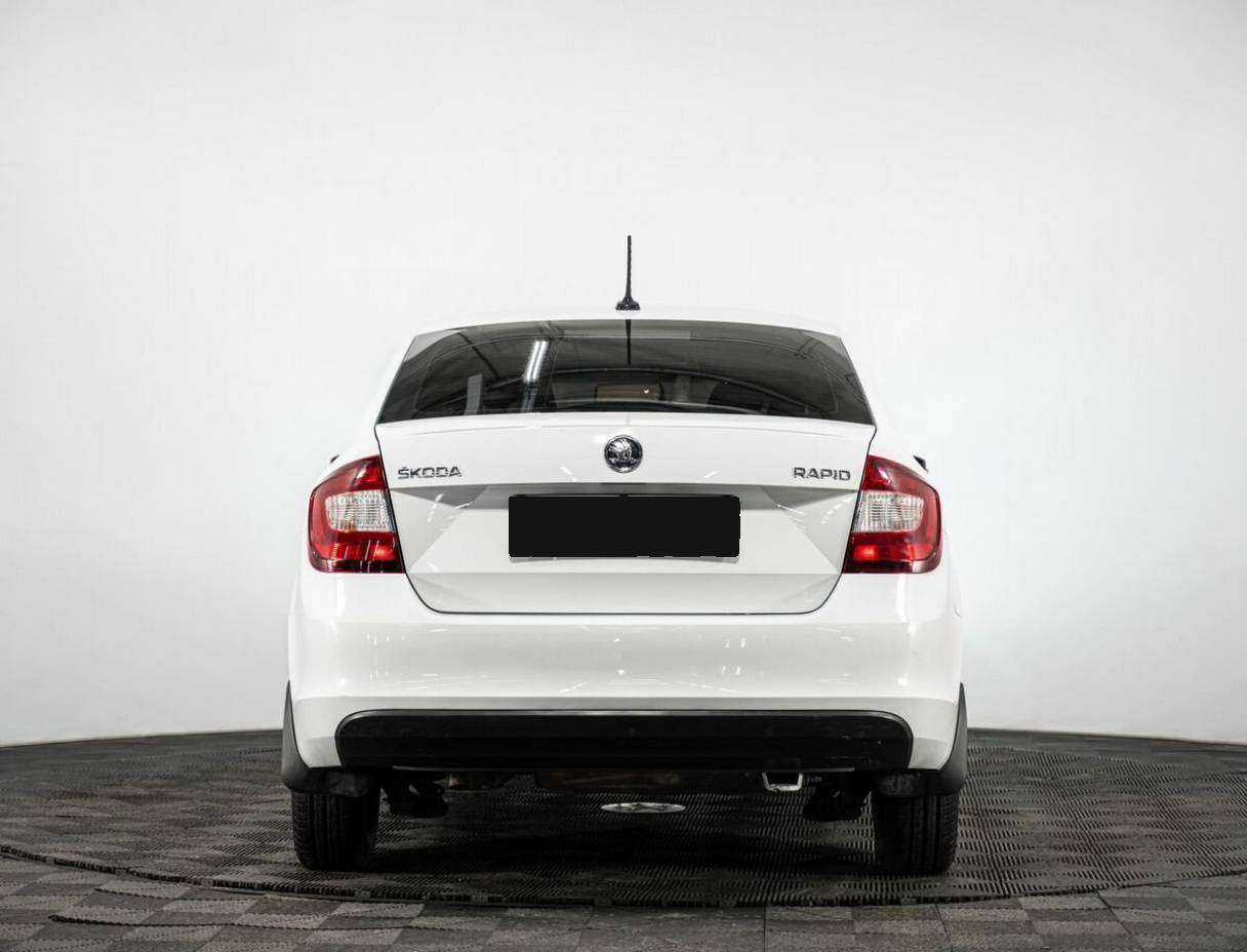 Skoda Rapid с пробегом — 2017 год. Фото: #4