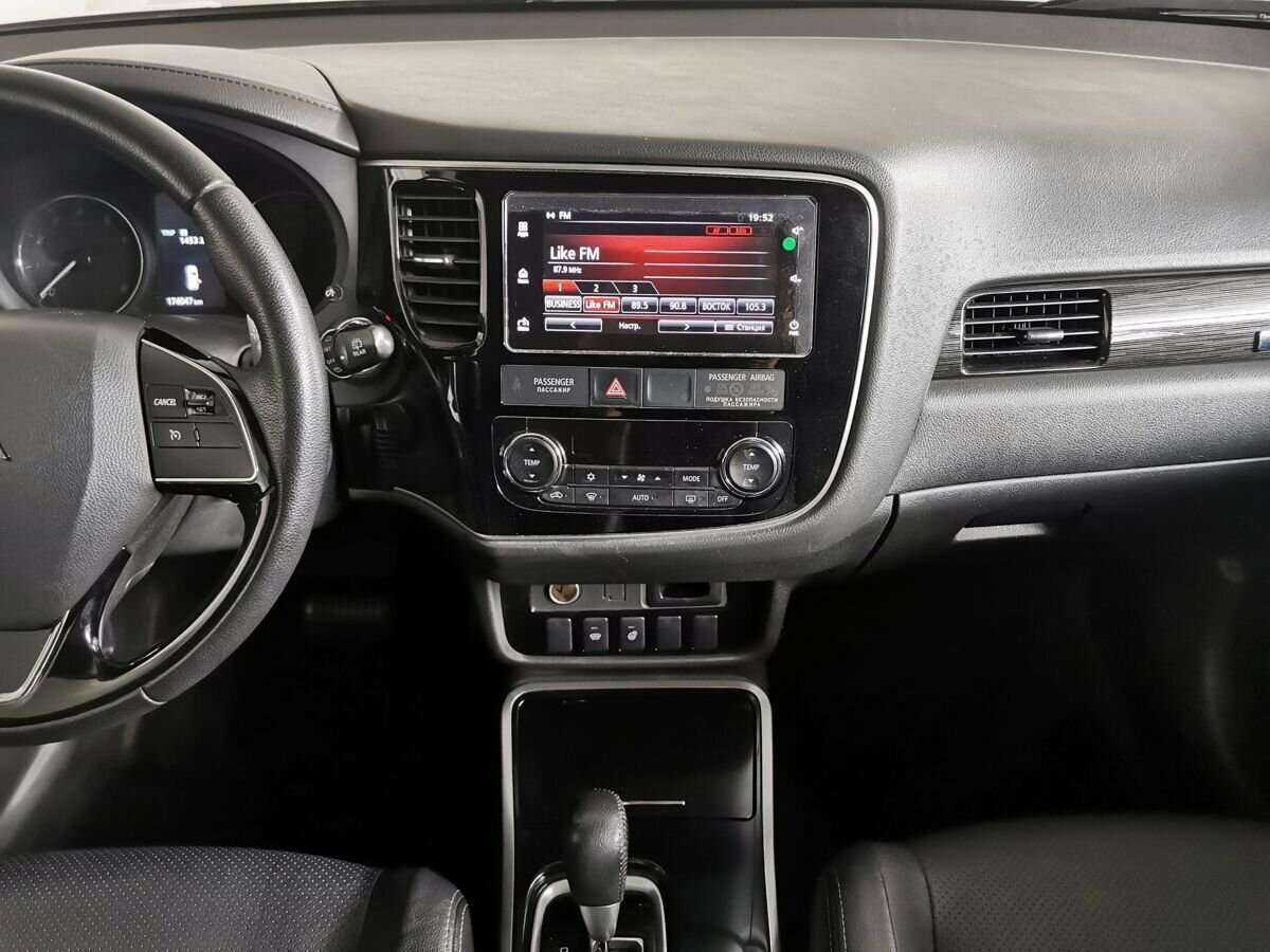 Mitsubishi Outlander с пробегом — 2018 год. Фото: #10
