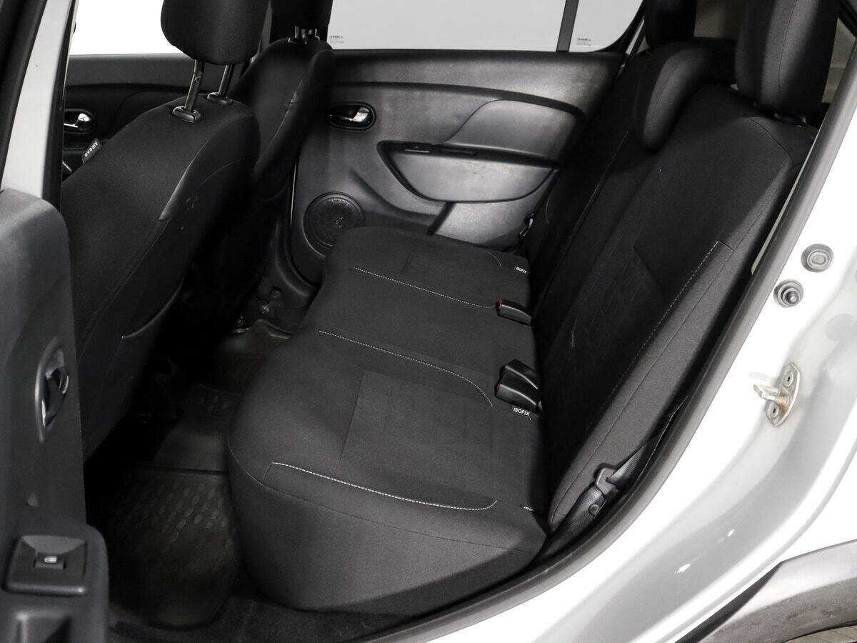 Renault Sandero с пробегом — 2015 год. Фото: #7