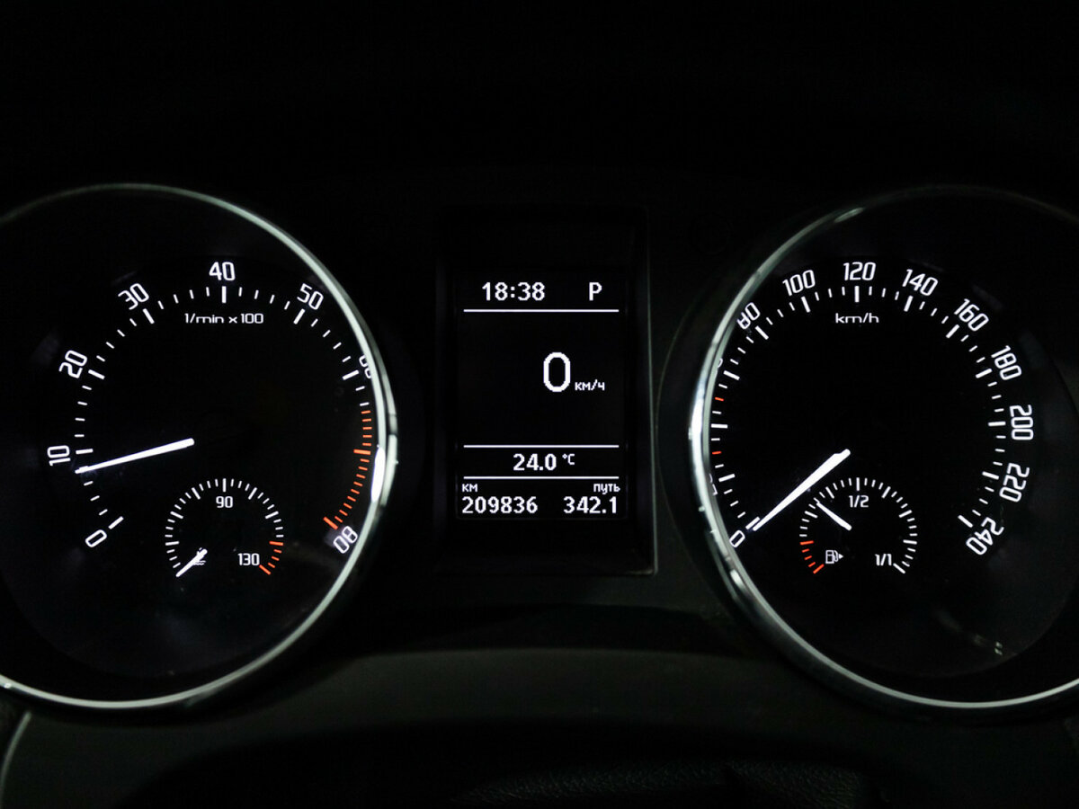 Skoda Yeti с пробегом — 2015 год. Фото: #11