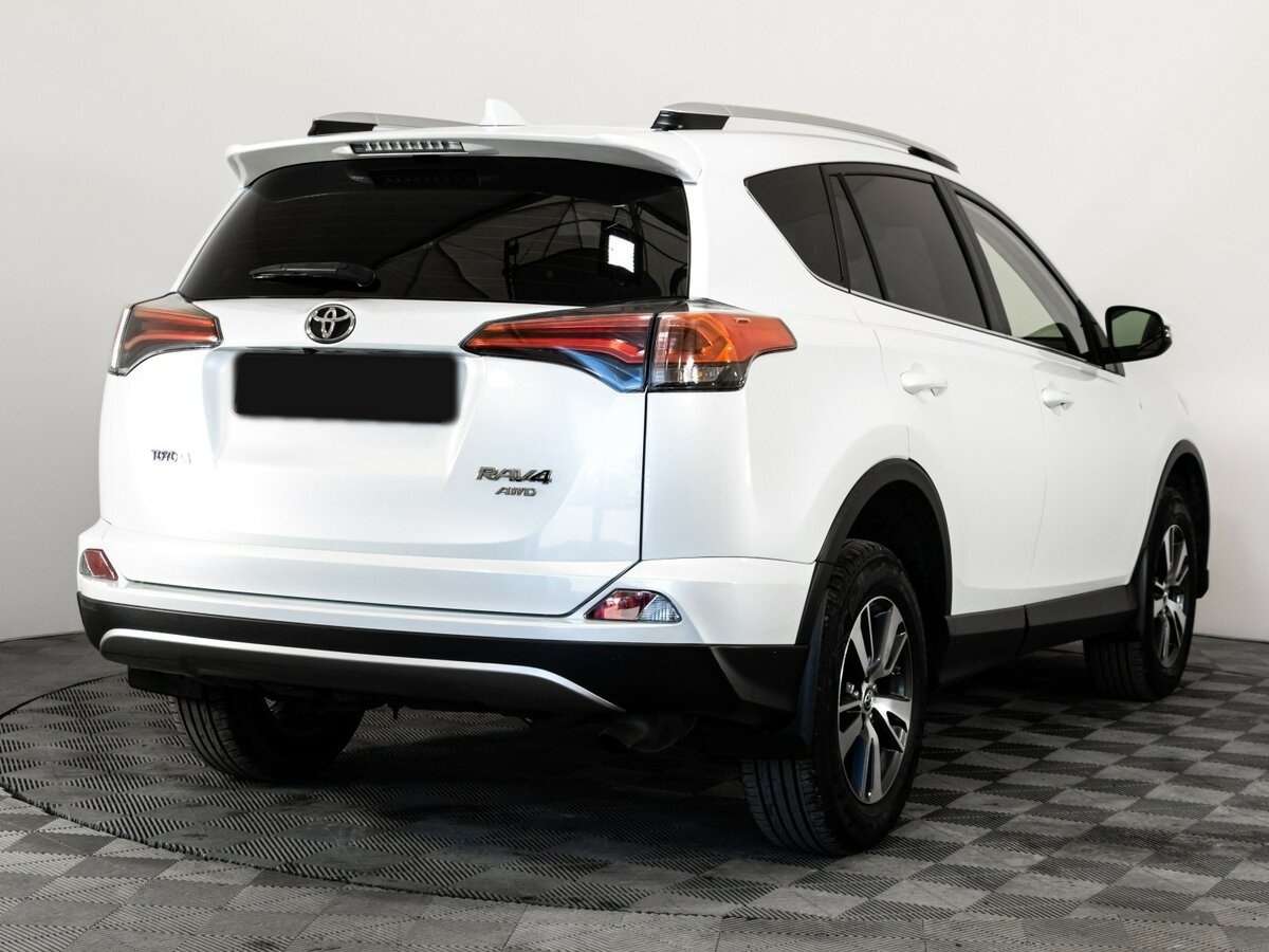 Toyota RAV4 с пробегом — 2018 год. Фото: #3