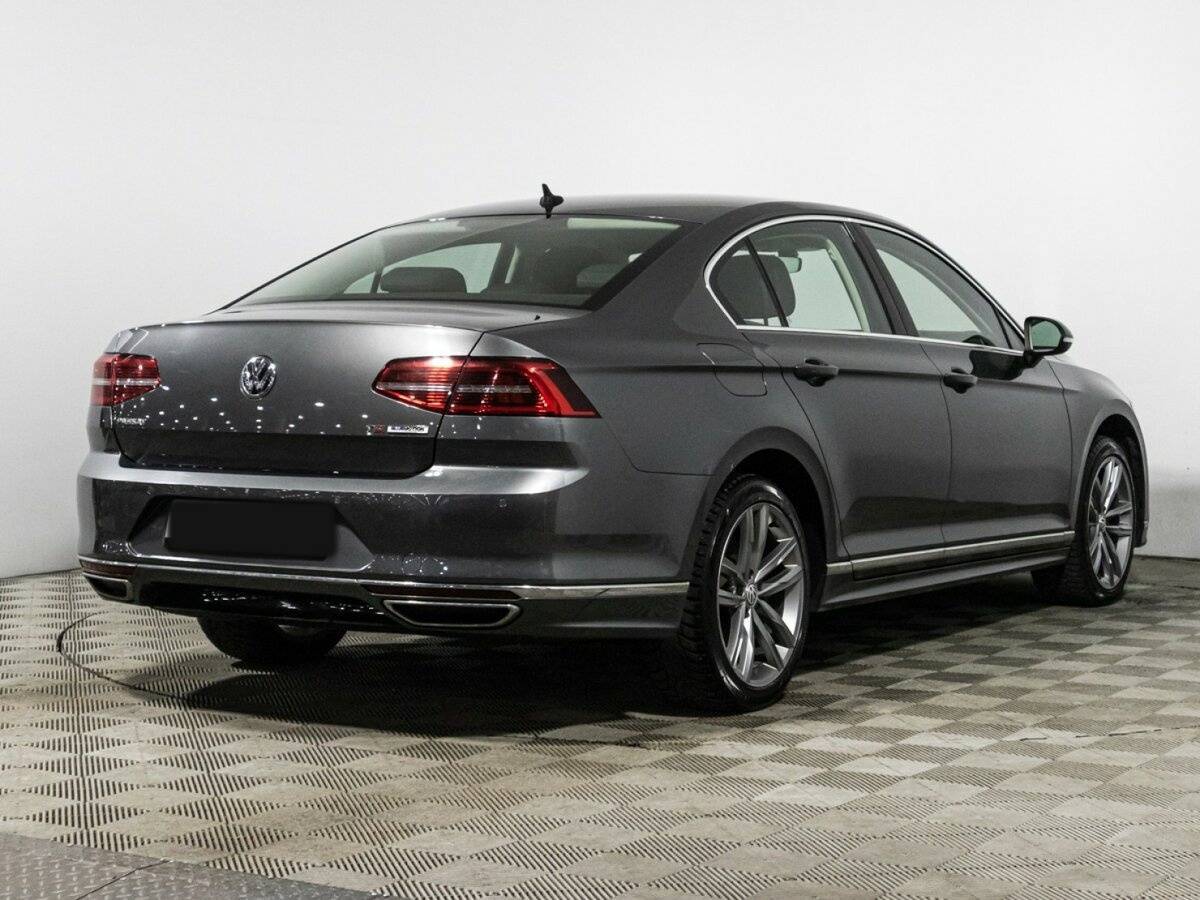 Volkswagen Passat с пробегом — 2017 год. Фото: #4