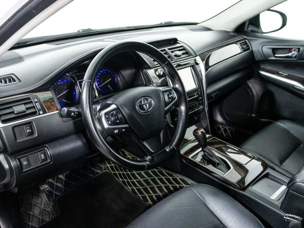 Toyota Camry с пробегом — 2017 год. Фото: #10