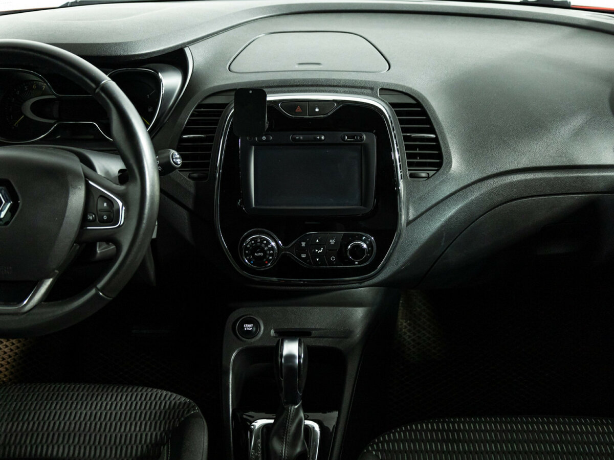 Renault Kaptur с пробегом — 2016 год. Фото: #11