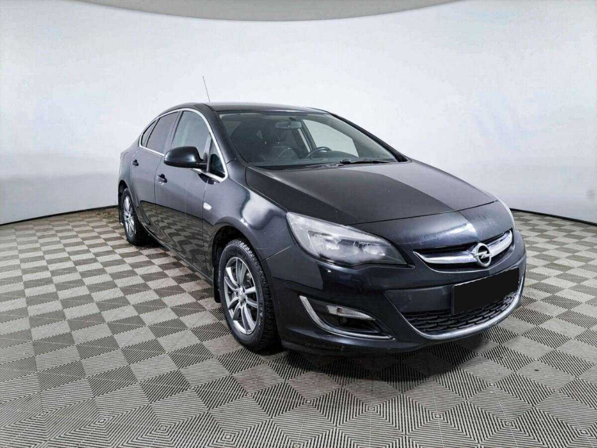 Opel Astra с пробегом — 2014 год. Фото: #2