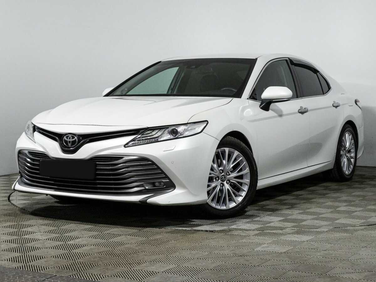 Toyota Camry с пробегом — 2018 год. Посмотреть фото