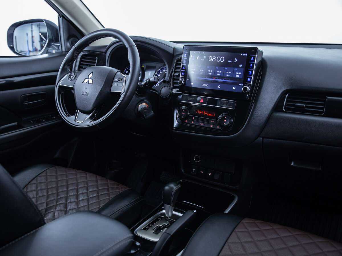 Mitsubishi Outlander с пробегом — 2020 год. Фото: #12